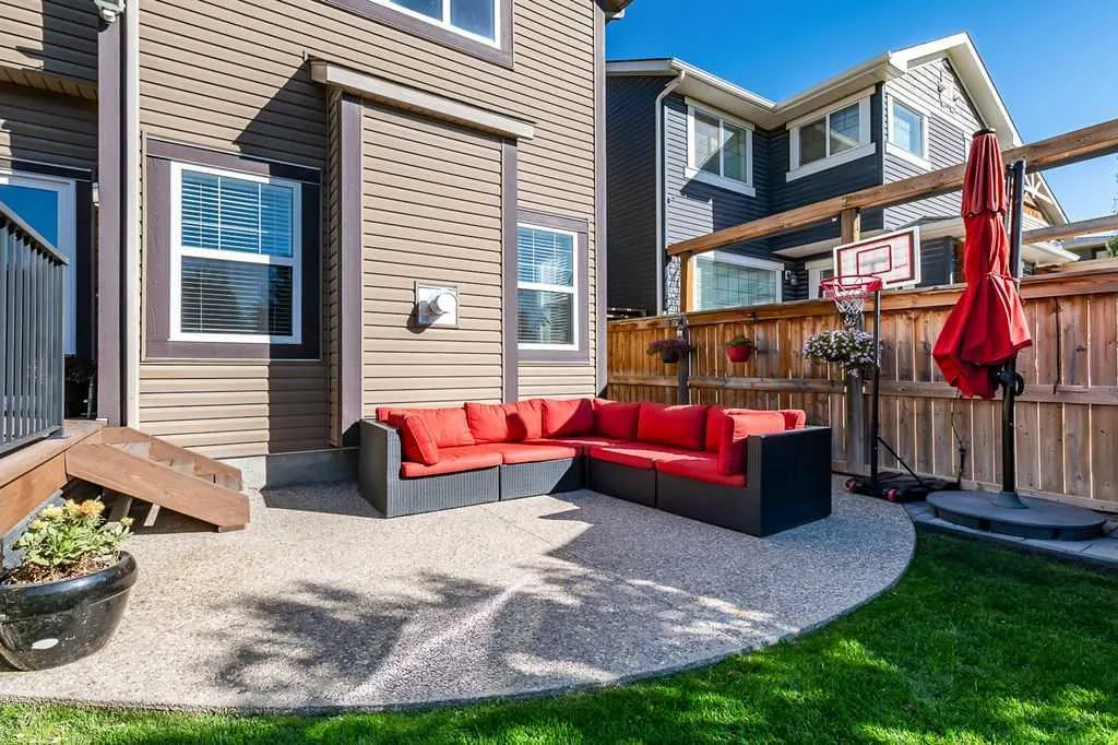 29 Cougar Ridge Close SW