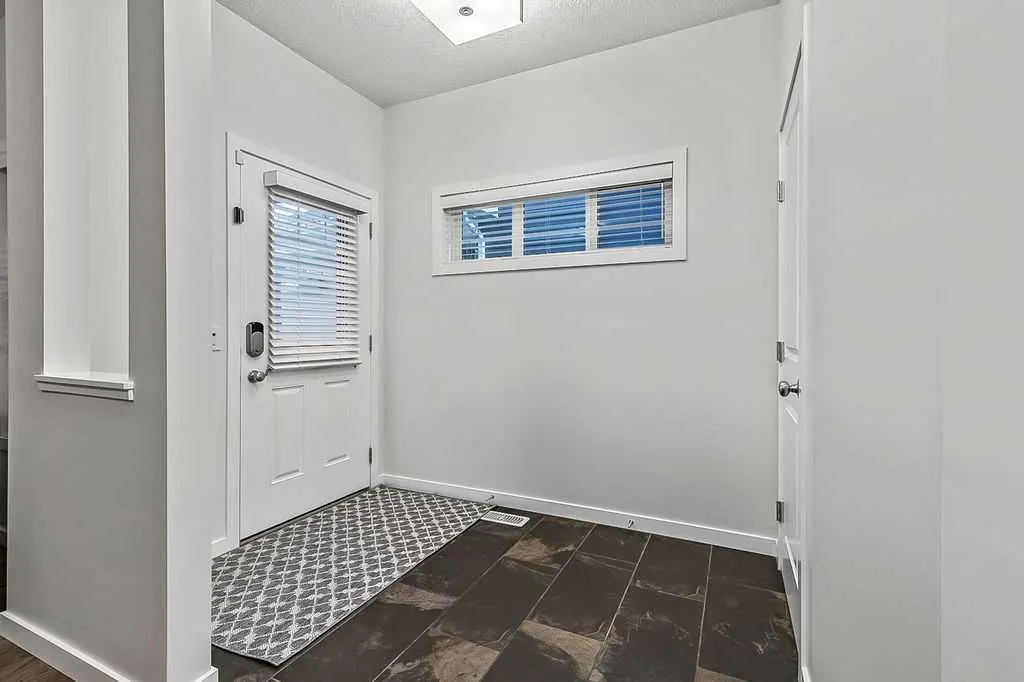 29 Cougar Ridge Close SW