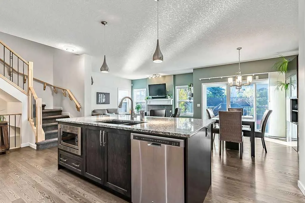 29 Cougar Ridge Close SW