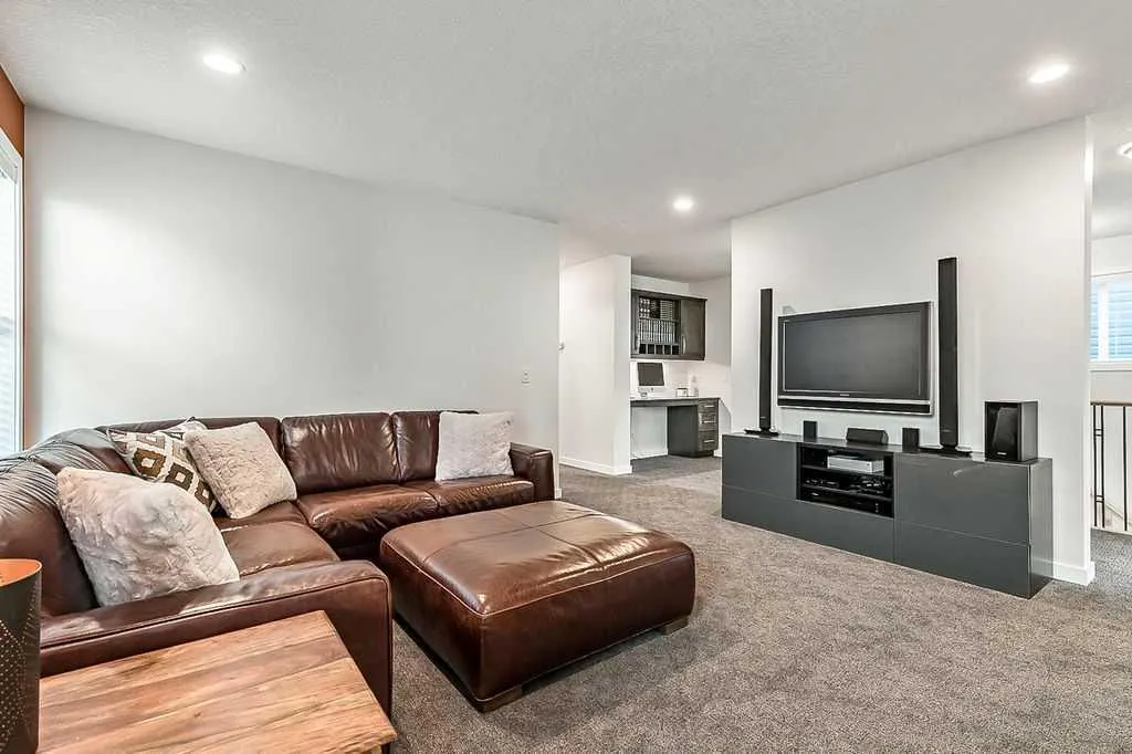 29 Cougar Ridge Close SW