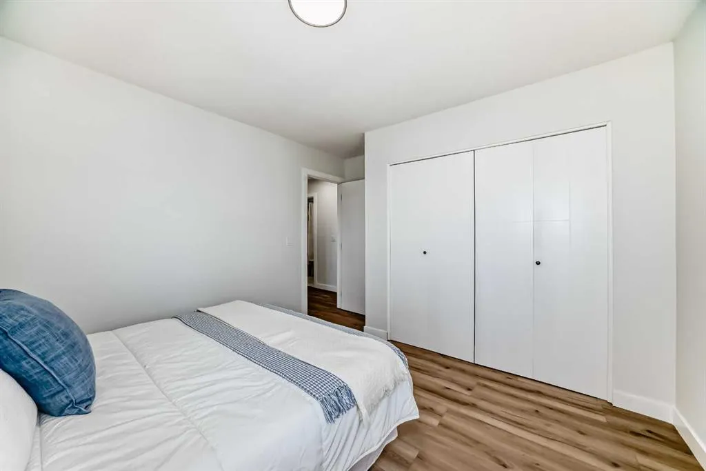 544 Blackthorn Road NE, #404