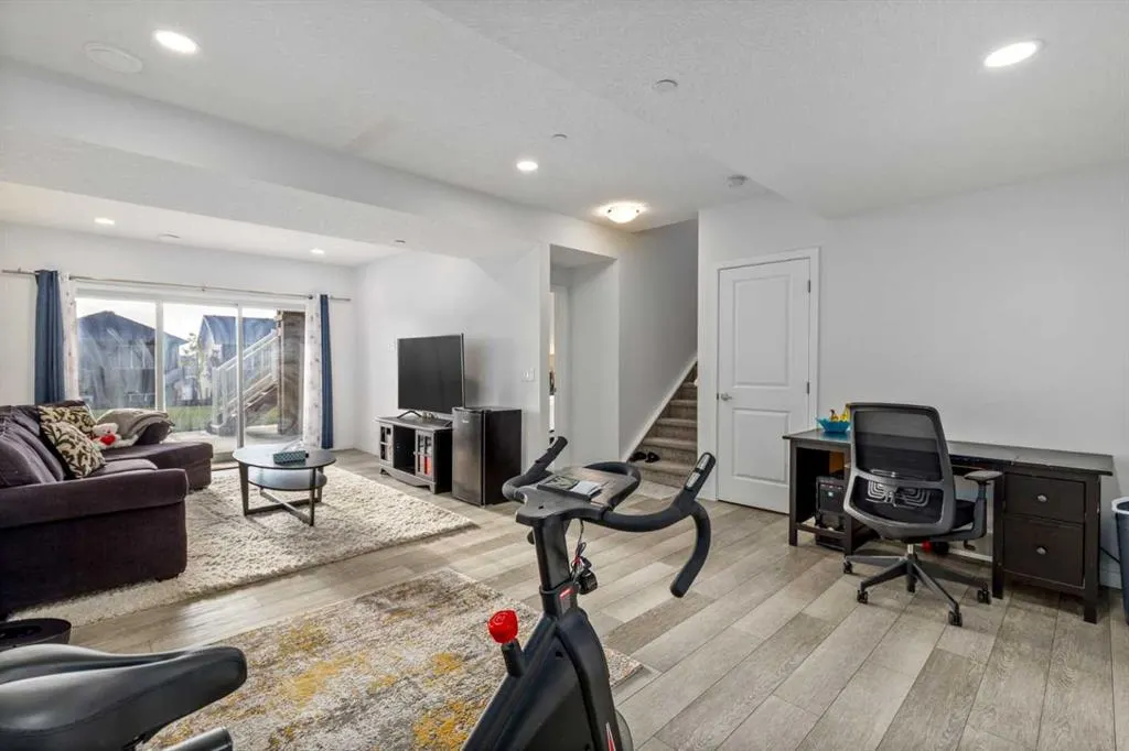 27 Lucas Terrace NW