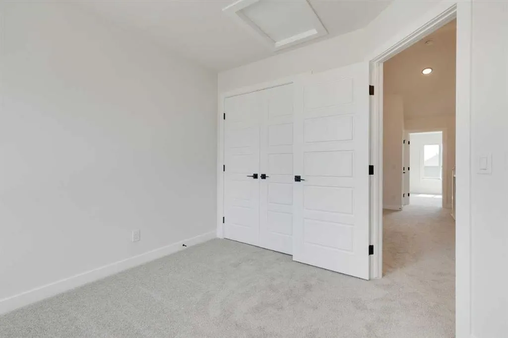 612 Buffaloberry Manor SE