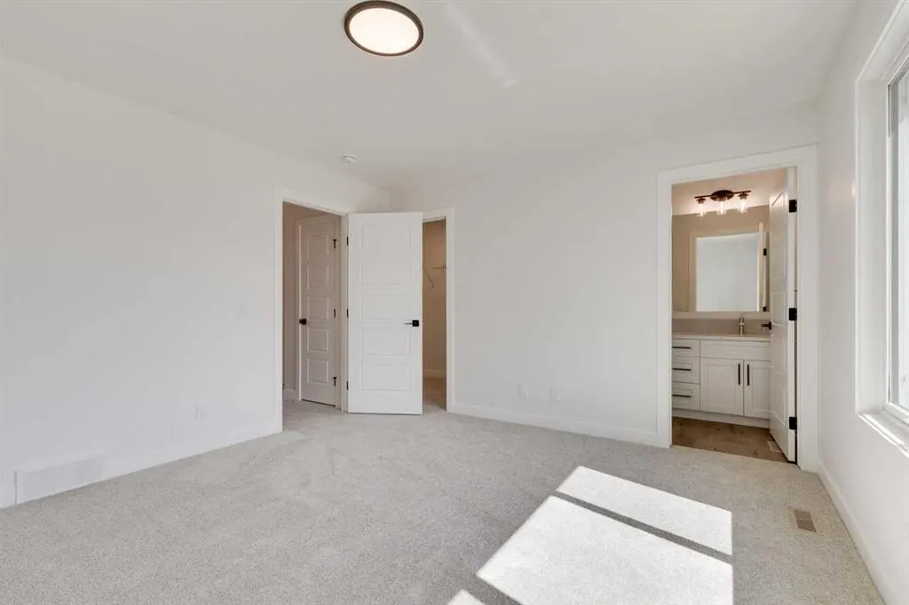 612 Buffaloberry Manor SE
