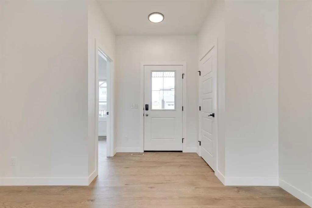 612 Buffaloberry Manor SE