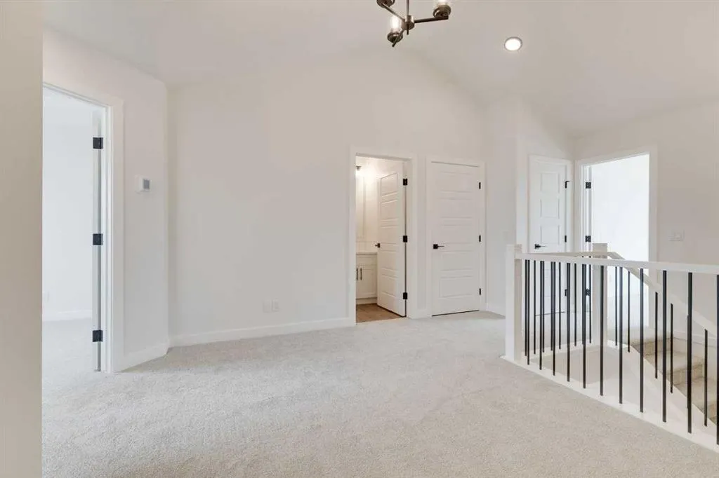 612 Buffaloberry Manor SE