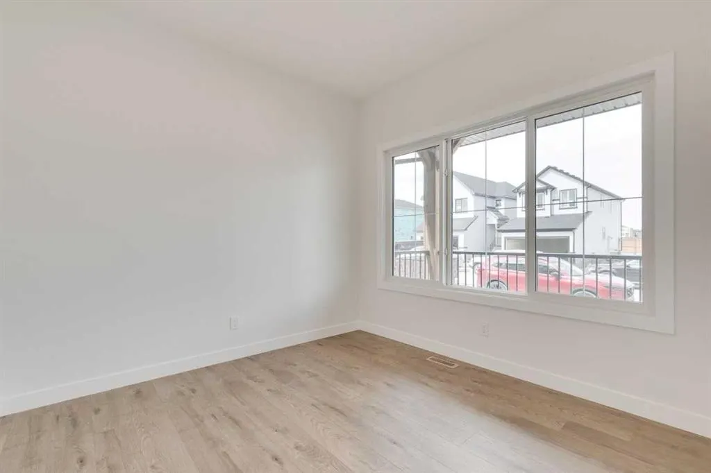 612 Buffaloberry Manor SE