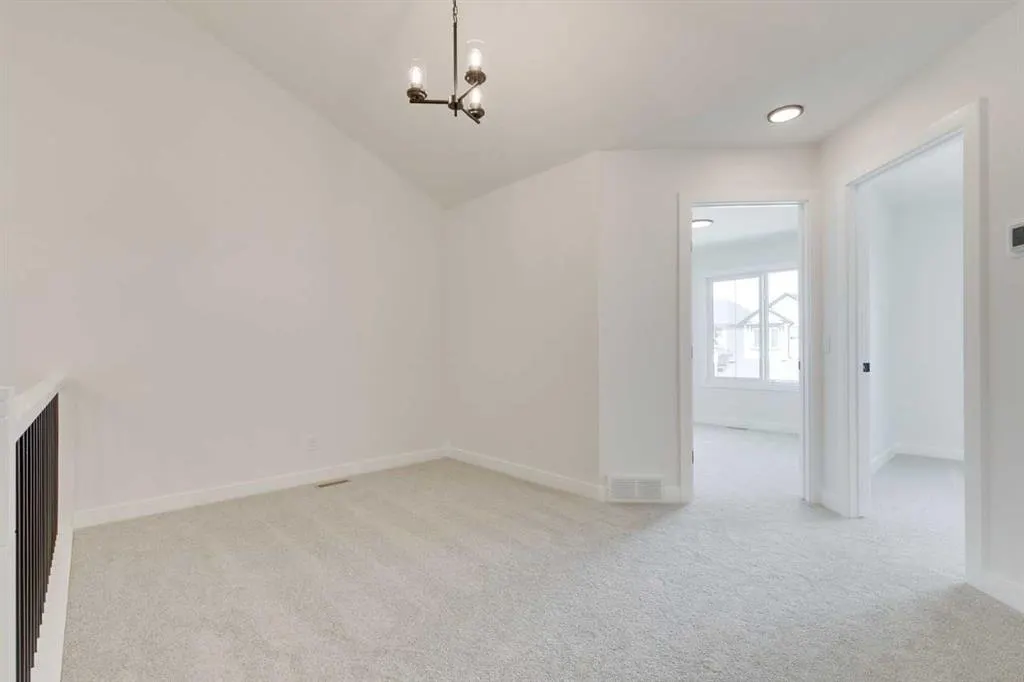 612 Buffaloberry Manor SE