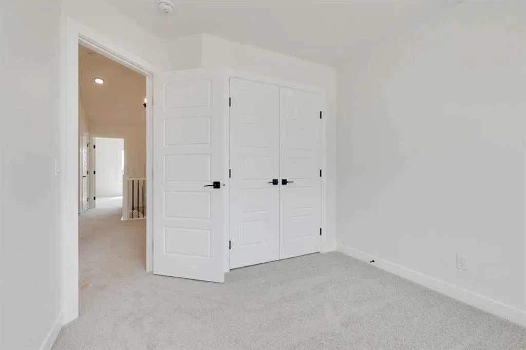 612 Buffaloberry Manor SE