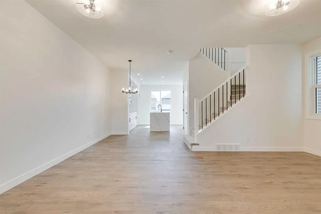 612 Buffaloberry Manor SE