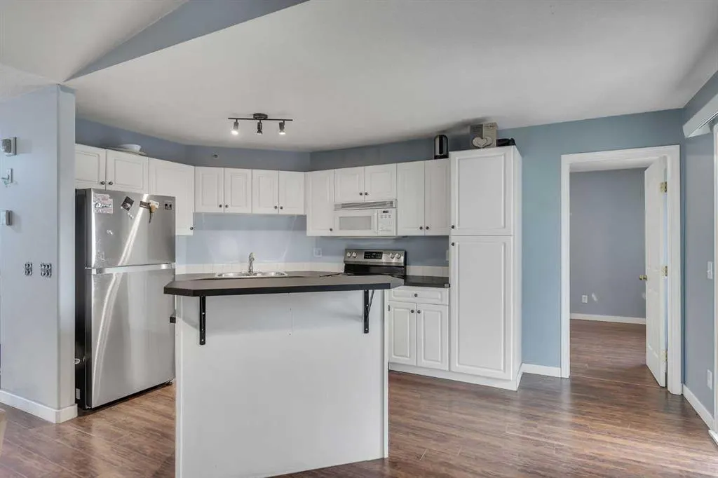1307 Valleyview Park SE, #307