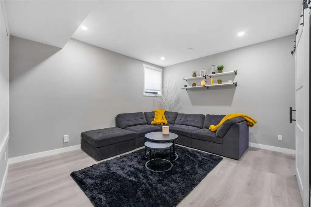 235 Redstone Heights NE