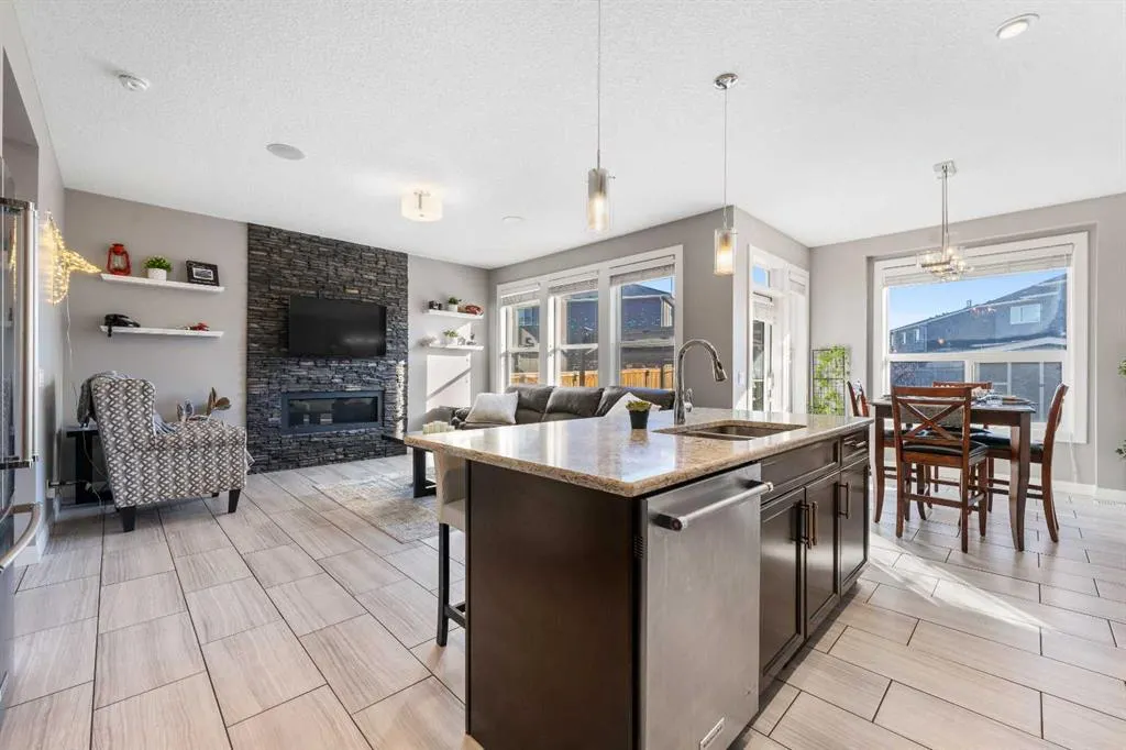 235 Redstone Heights NE