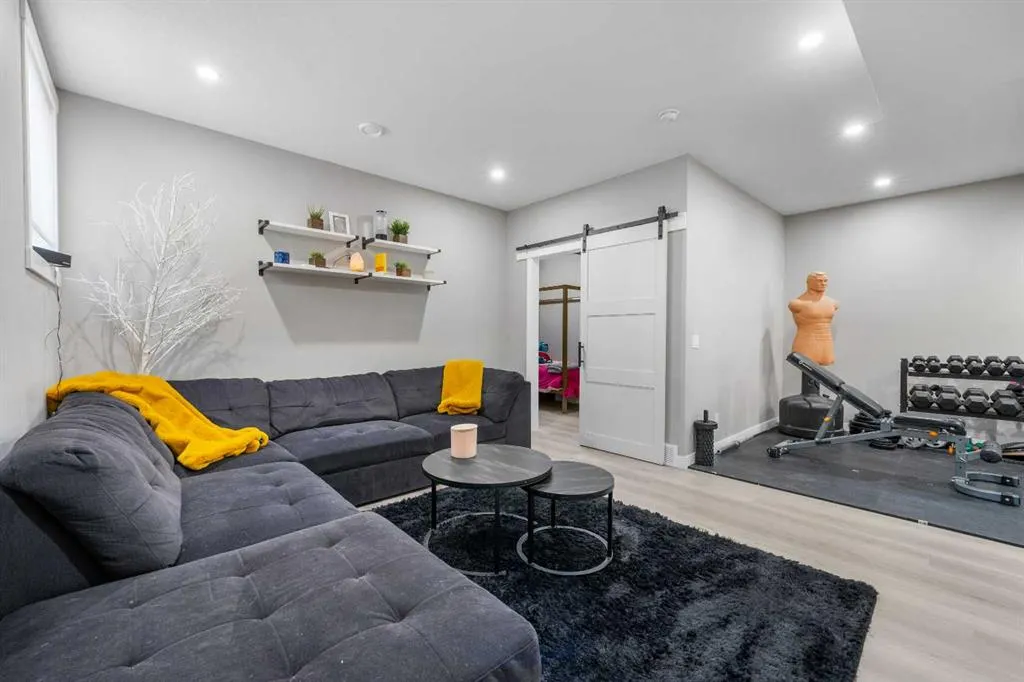 235 Redstone Heights NE