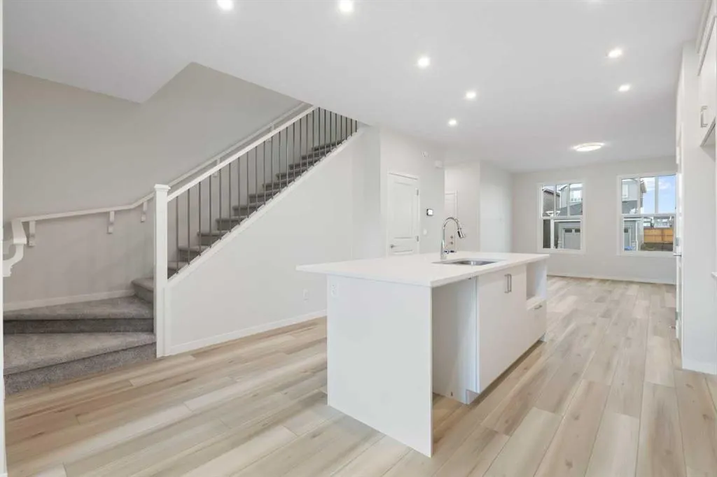 680 Buffaloberry Manor SE