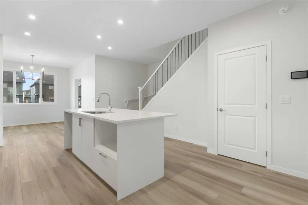680 Buffaloberry Manor SE