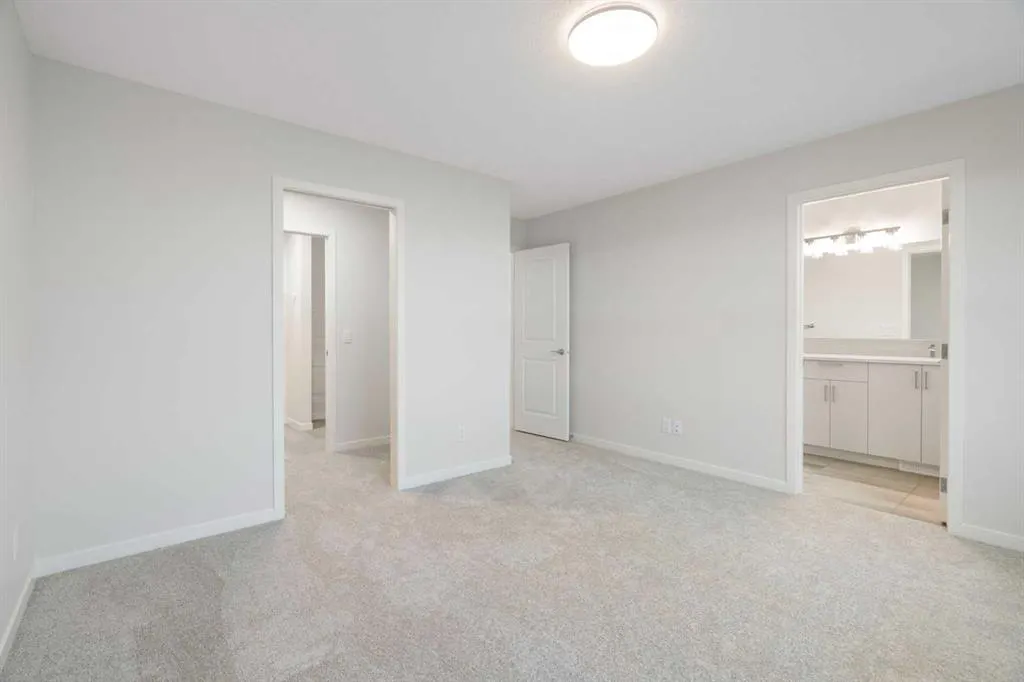 680 Buffaloberry Manor SE