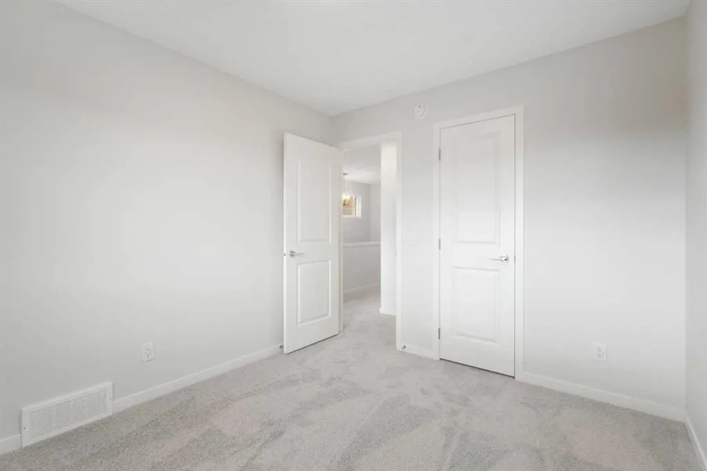 680 Buffaloberry Manor SE