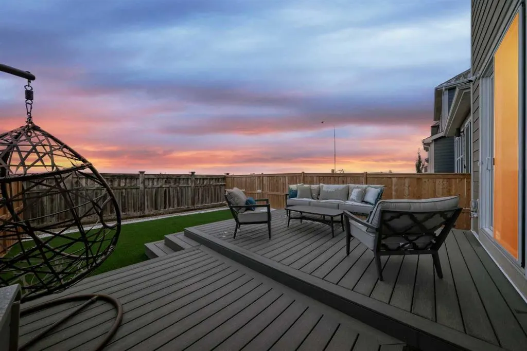 153 Masters Row SE
