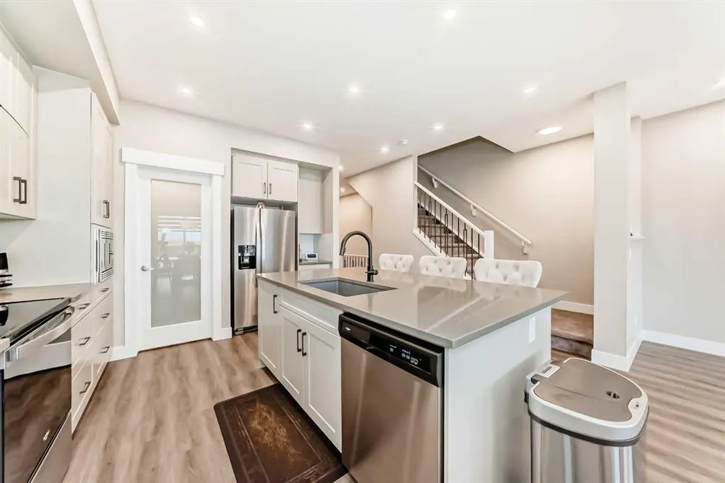 153 Masters Row SE