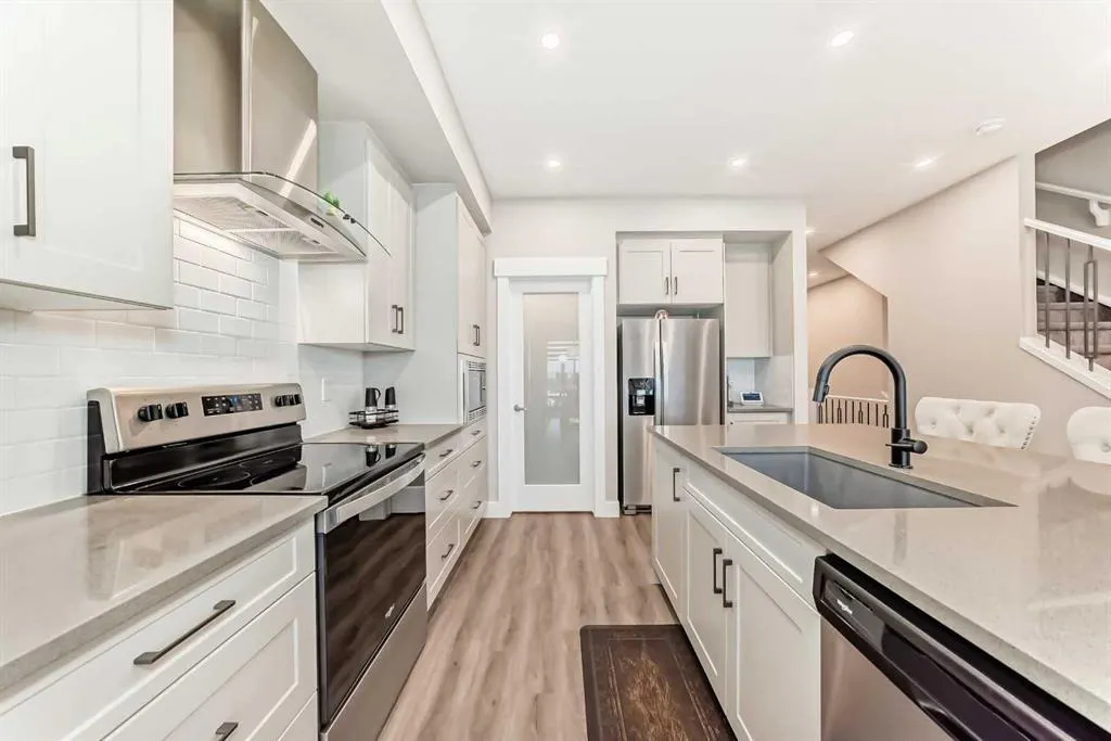 153 Masters Row SE