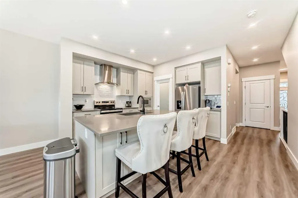 153 Masters Row SE
