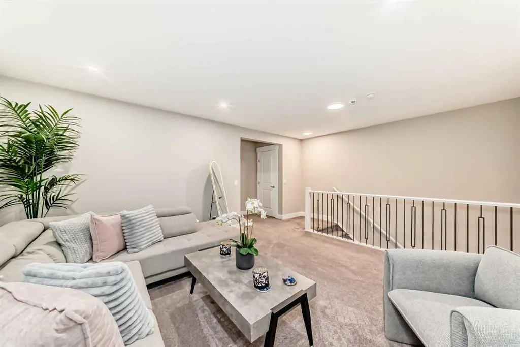 153 Masters Row SE