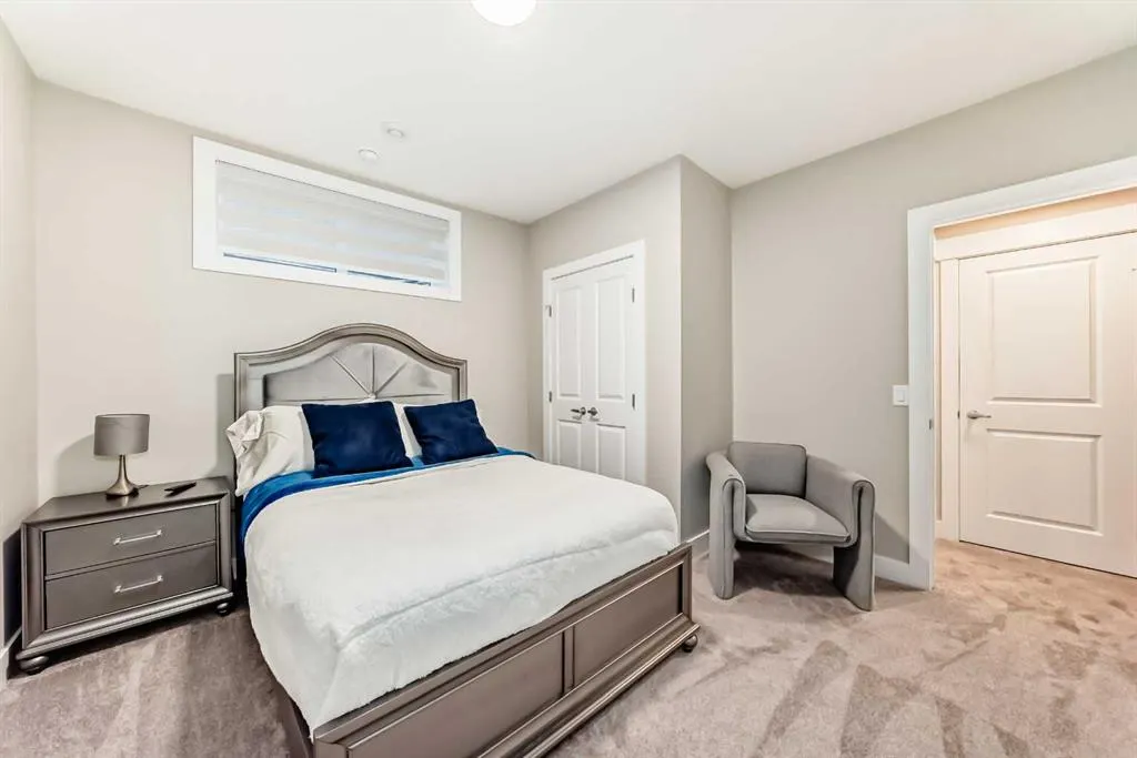 153 Masters Row SE