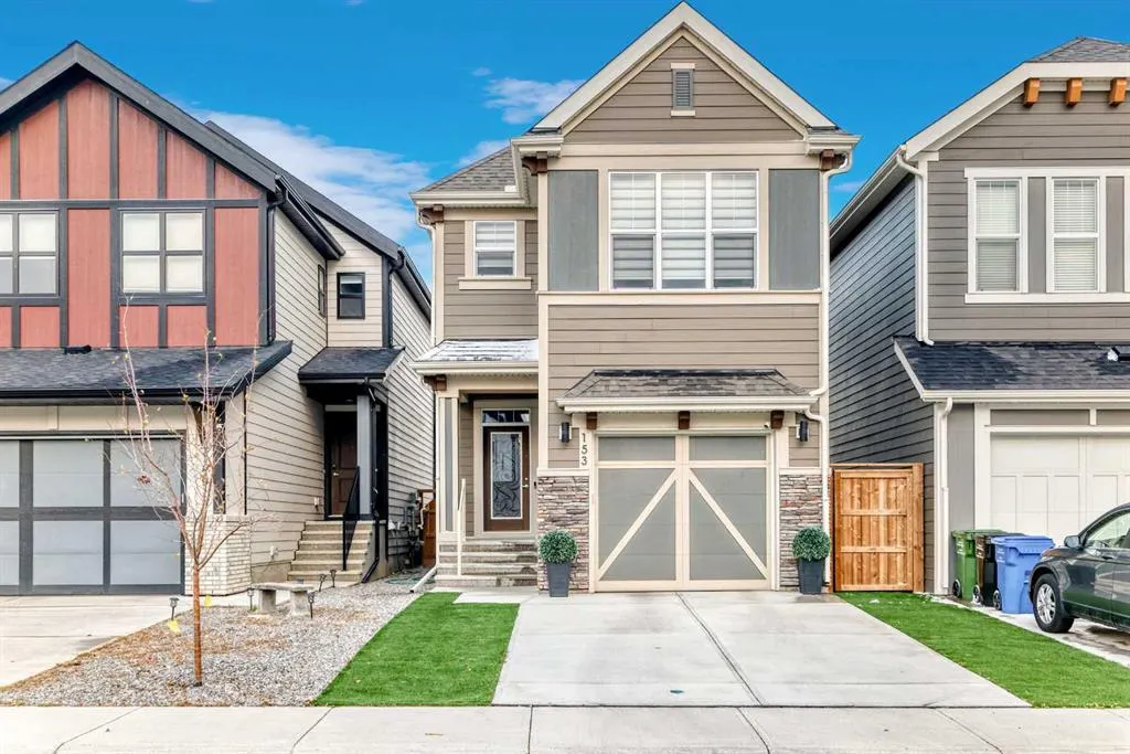 153 Masters Row SE