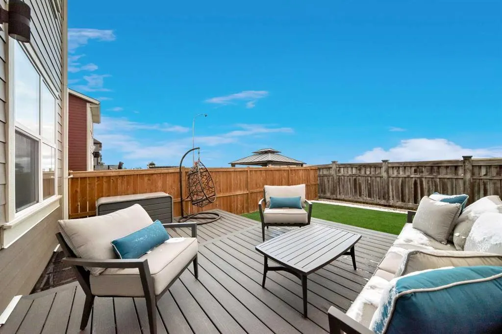 153 Masters Row SE