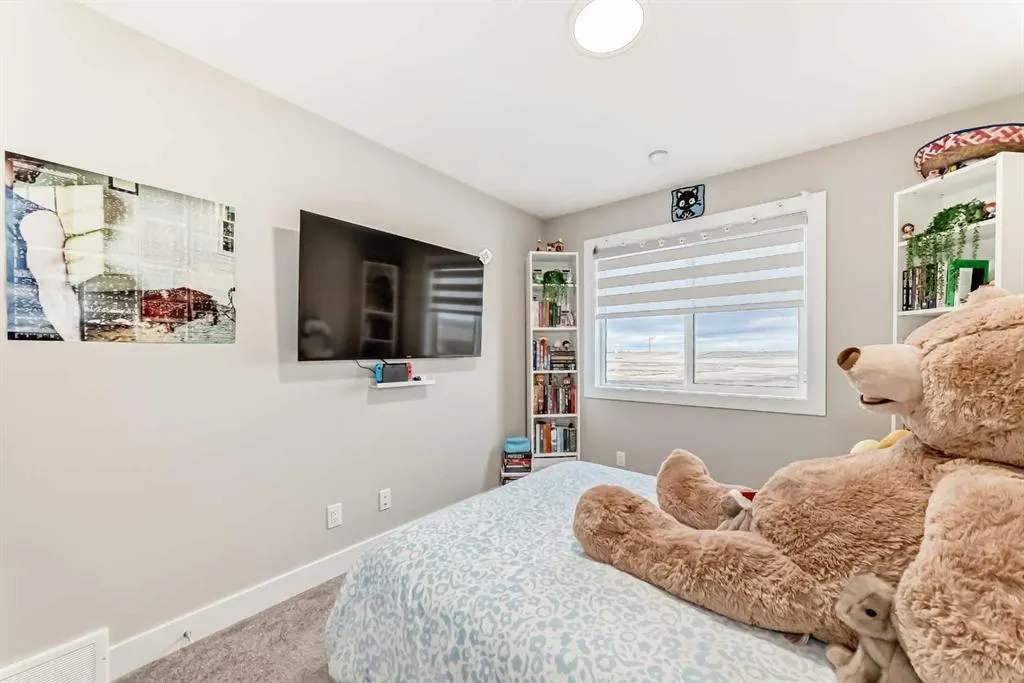 153 Masters Row SE