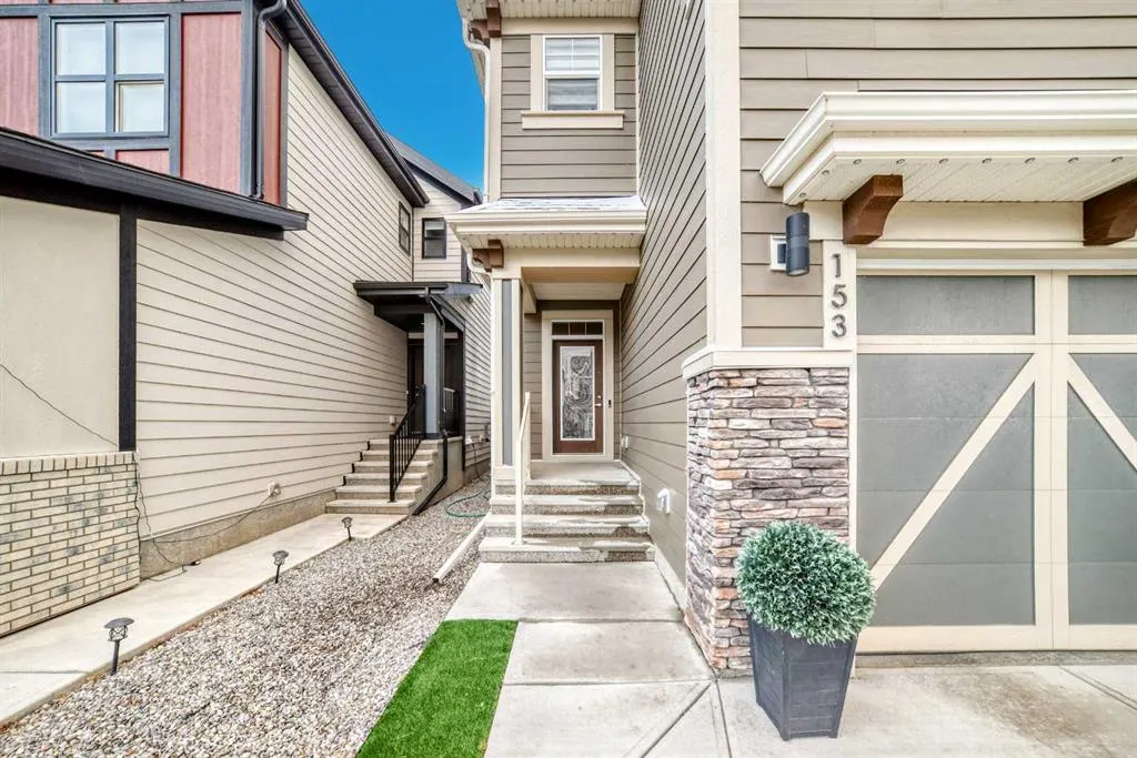 153 Masters Row SE