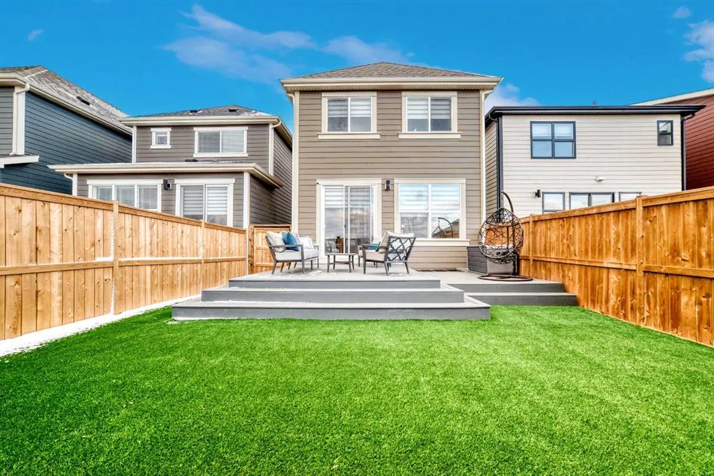 153 Masters Row SE