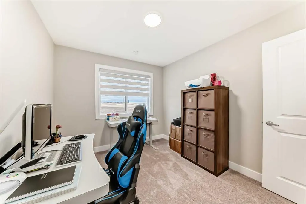 153 Masters Row SE