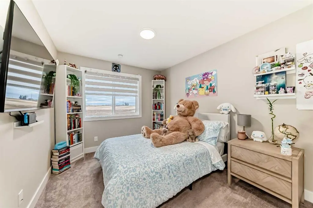 153 Masters Row SE