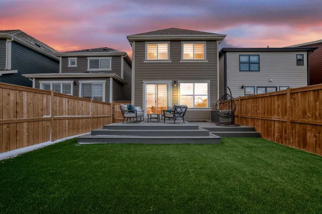 153 Masters Row SE