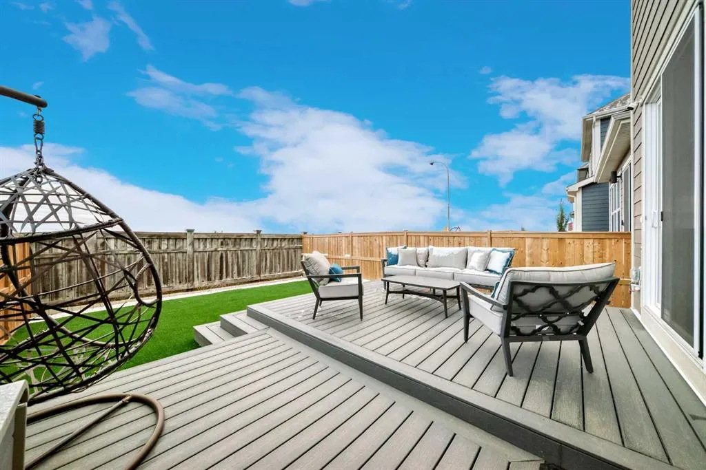 153 Masters Row SE