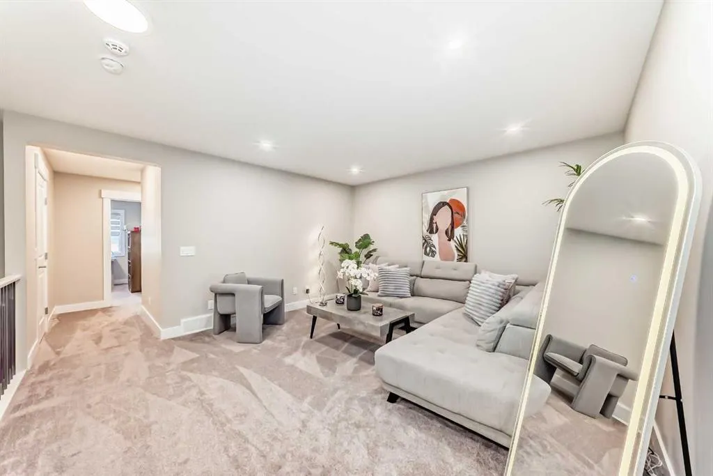 153 Masters Row SE