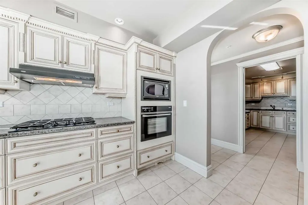 228 26 Avenue SW, #1202