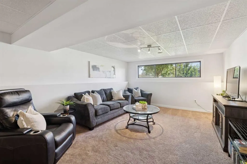 14 Glenhill Crescent