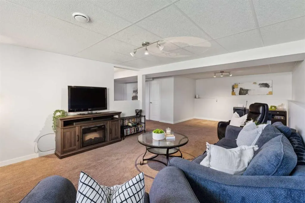 14 Glenhill Crescent