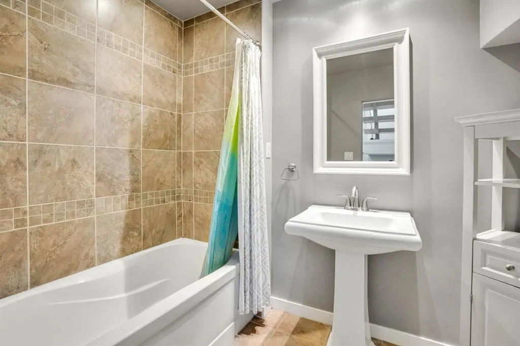 116 Selkirk Drive SW