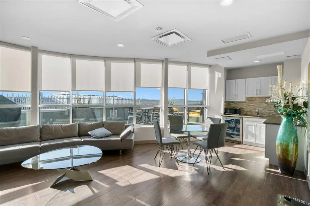 24 Varsity Estates Circle NW, #402