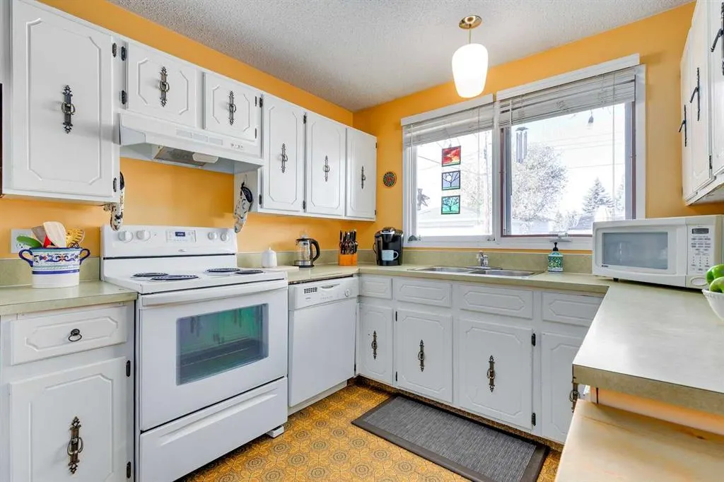 471 Queen Charlotte Road SE