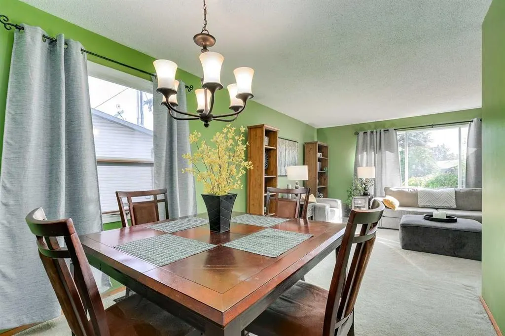 471 Queen Charlotte Road SE