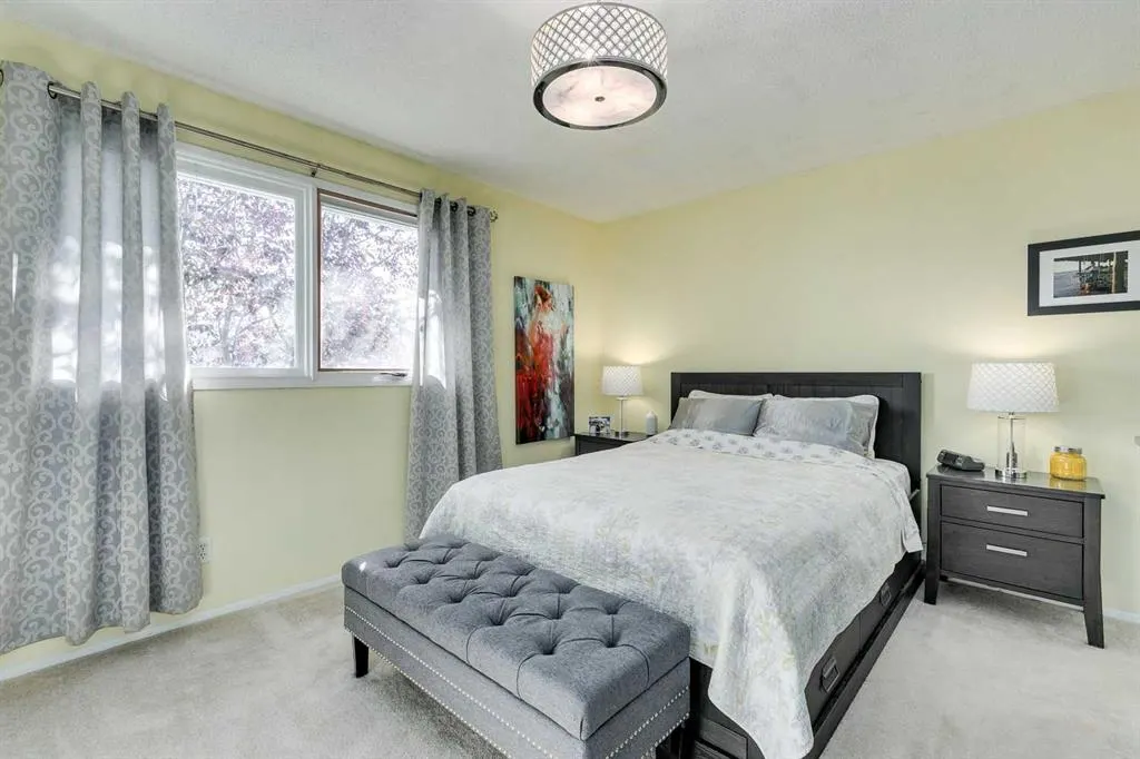 471 Queen Charlotte Road SE
