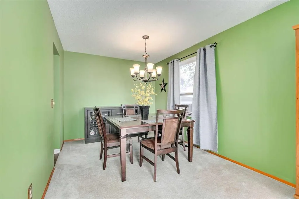 471 Queen Charlotte Road SE