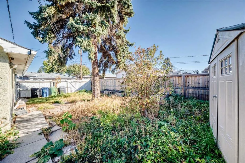 808 Avonlea Place SE