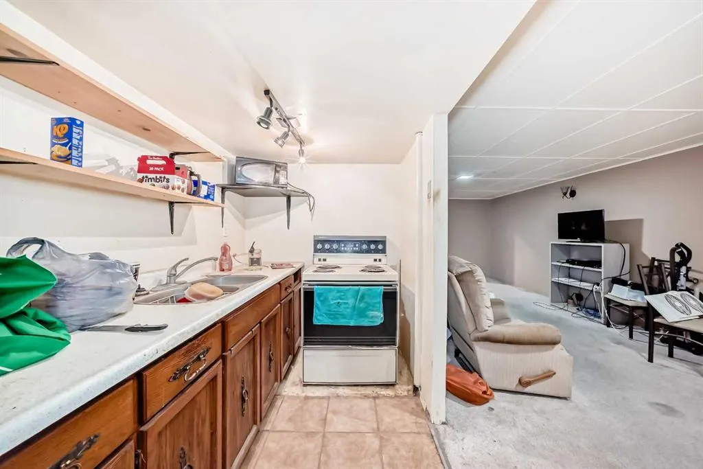 808 Avonlea Place SE