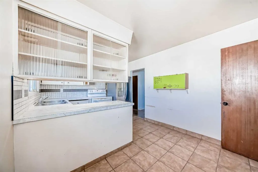 808 Avonlea Place SE